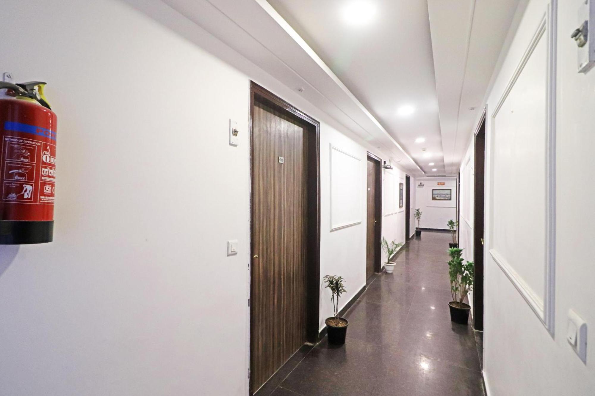 Hotel Mayda Prime Near Delhi Airport 뉴델리 외부 사진