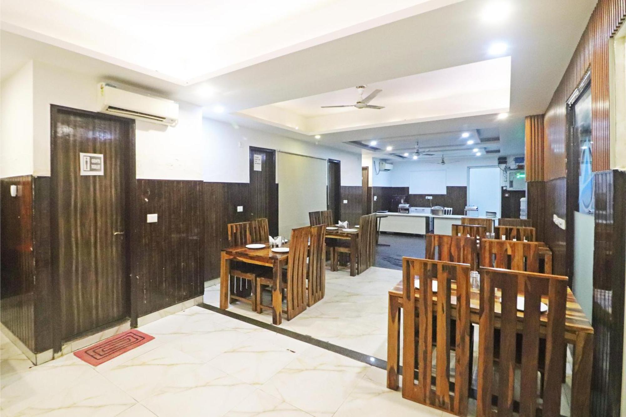 Hotel Mayda Prime Near Delhi Airport 뉴델리 외부 사진
