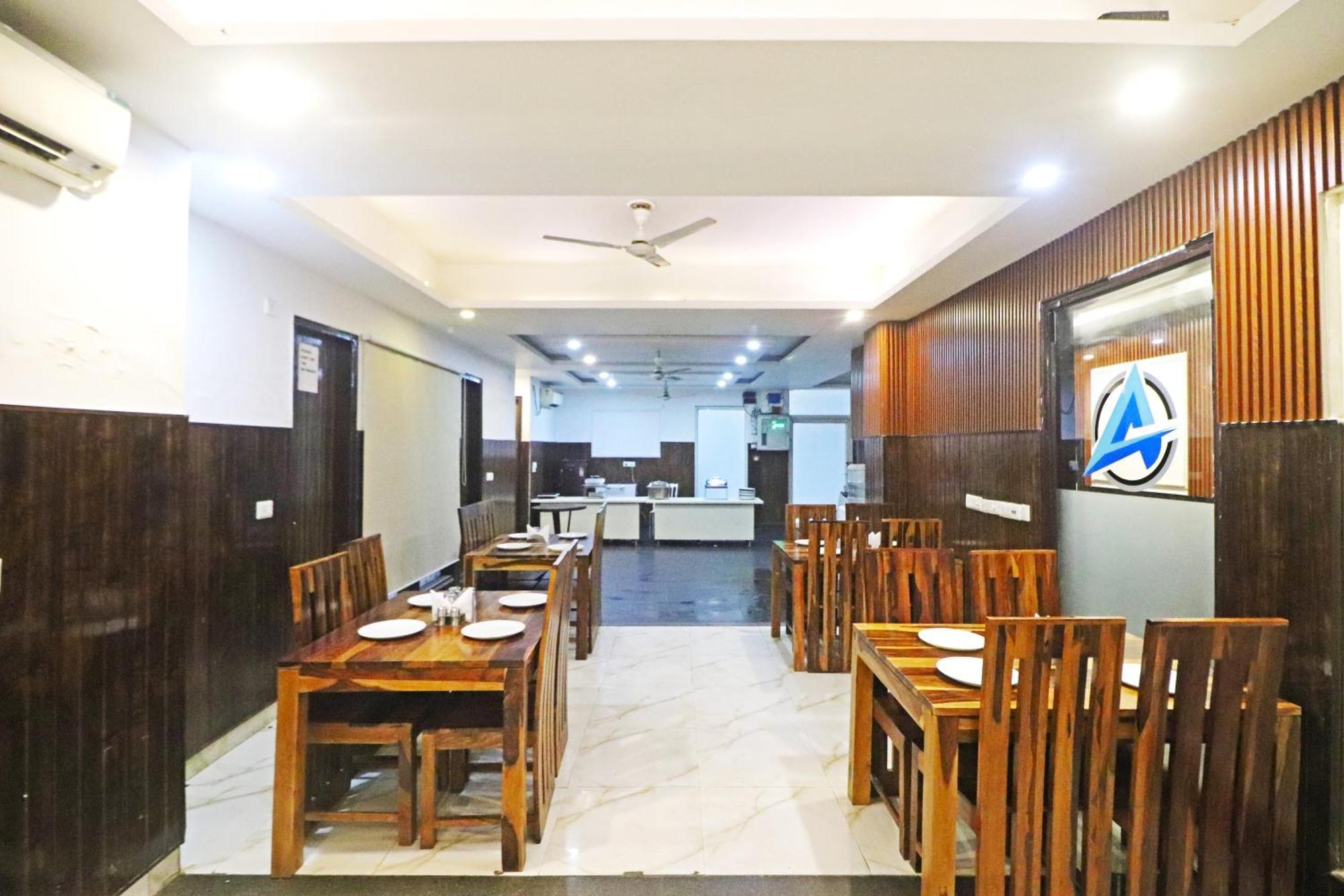 Hotel Mayda Prime Near Delhi Airport 뉴델리 외부 사진