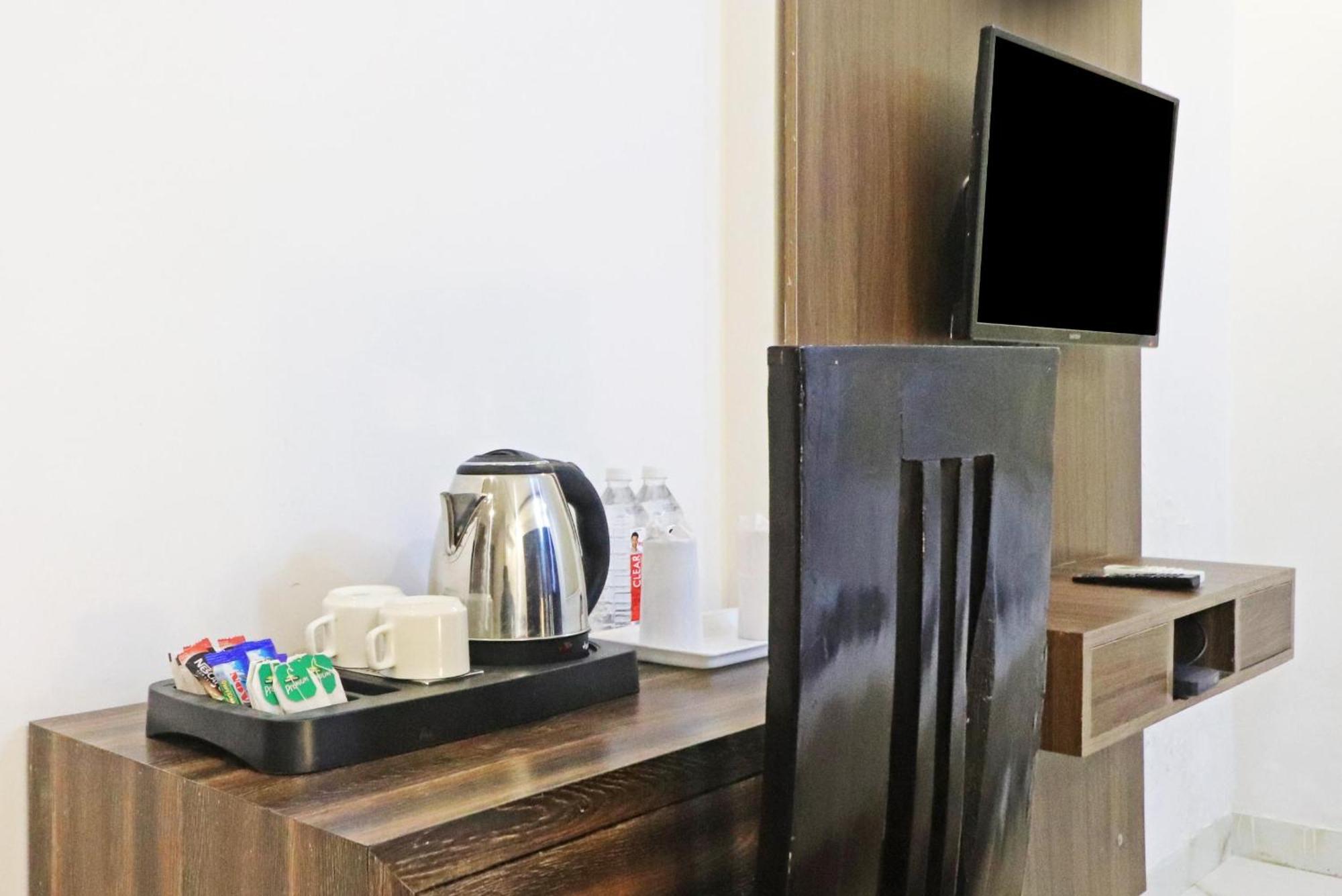 Hotel Mayda Prime Near Delhi Airport 뉴델리 외부 사진