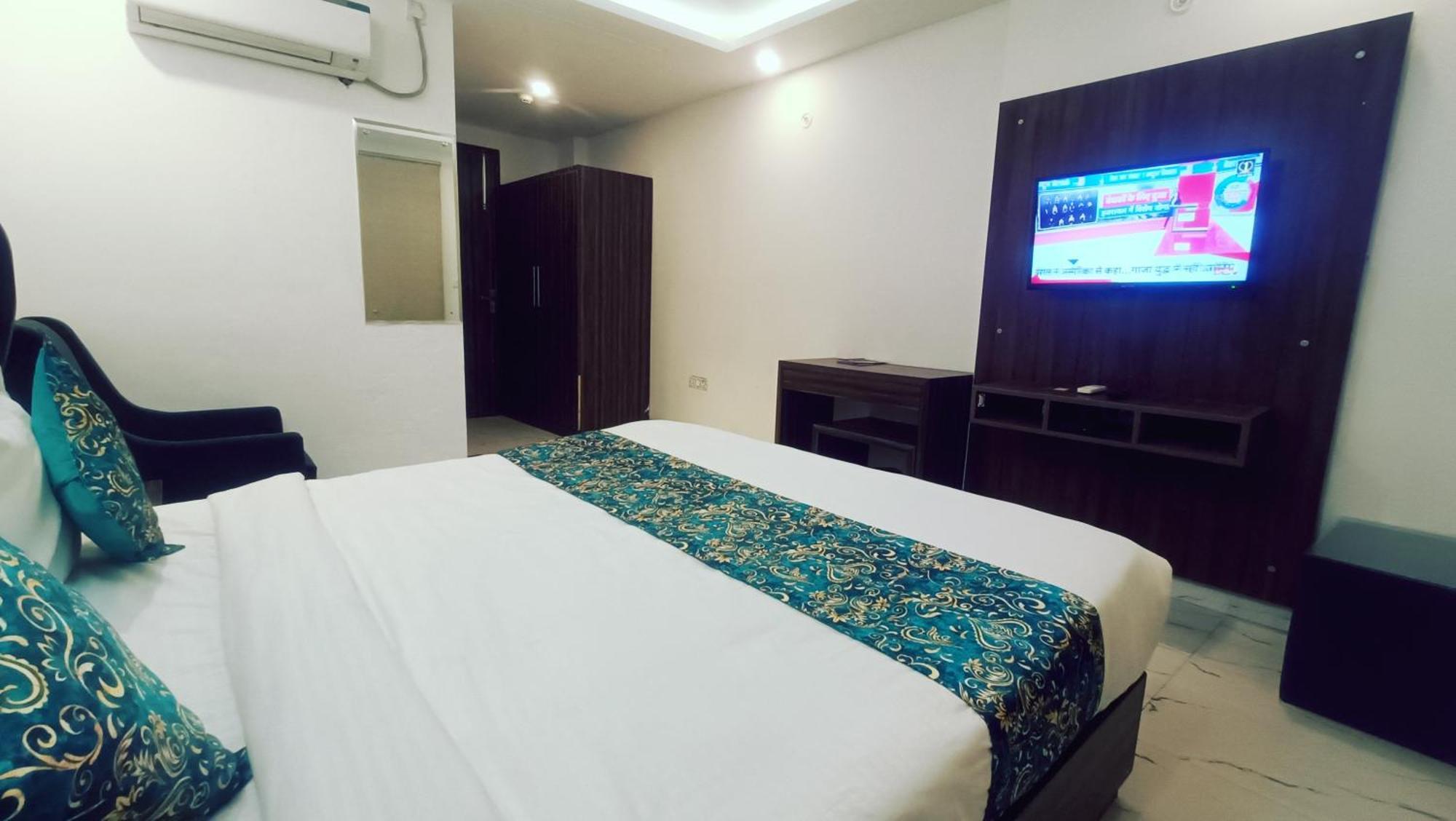 Hotel Mayda Prime Near Delhi Airport 뉴델리 외부 사진