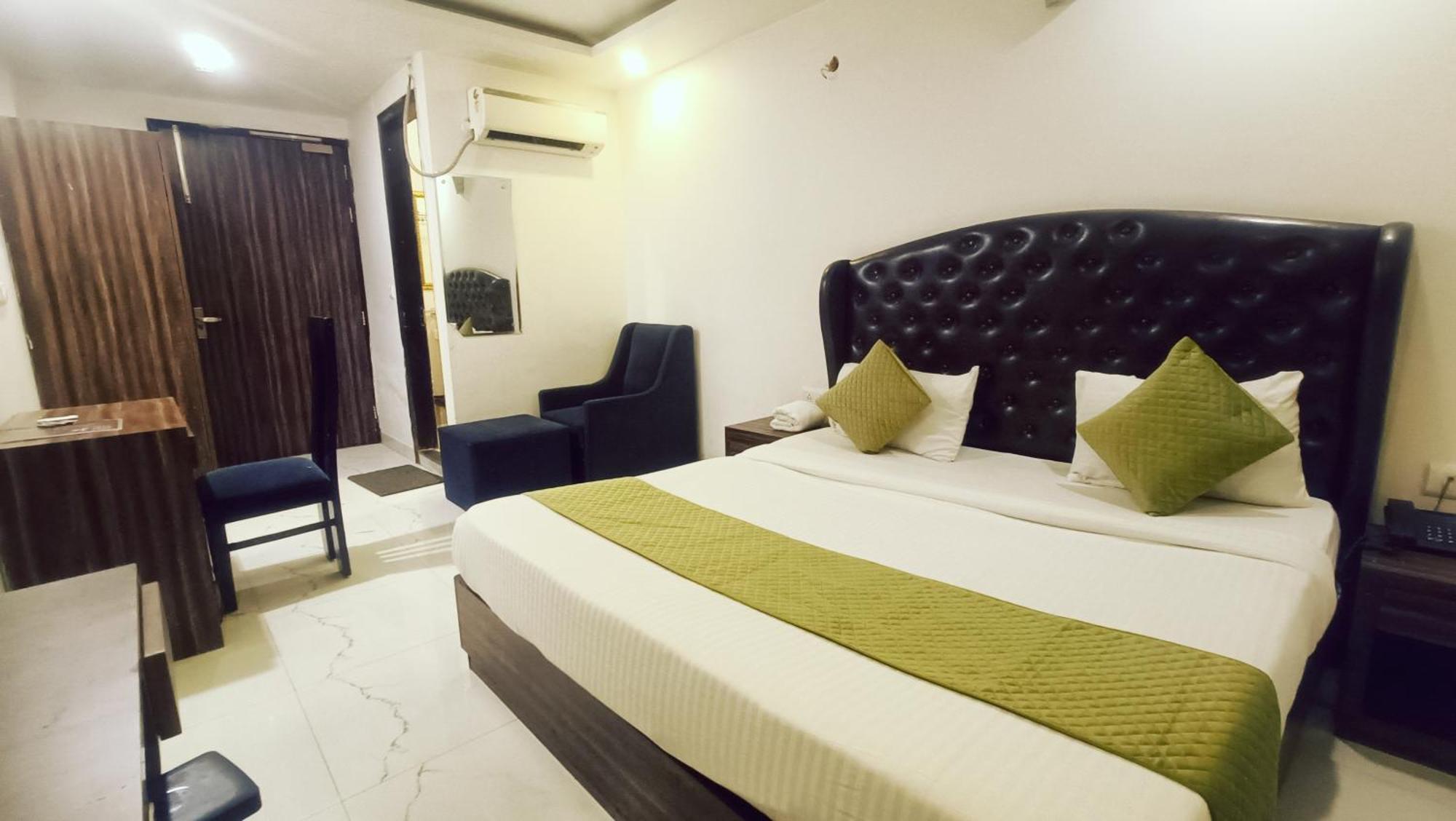 Hotel Mayda Prime Near Delhi Airport 뉴델리 외부 사진