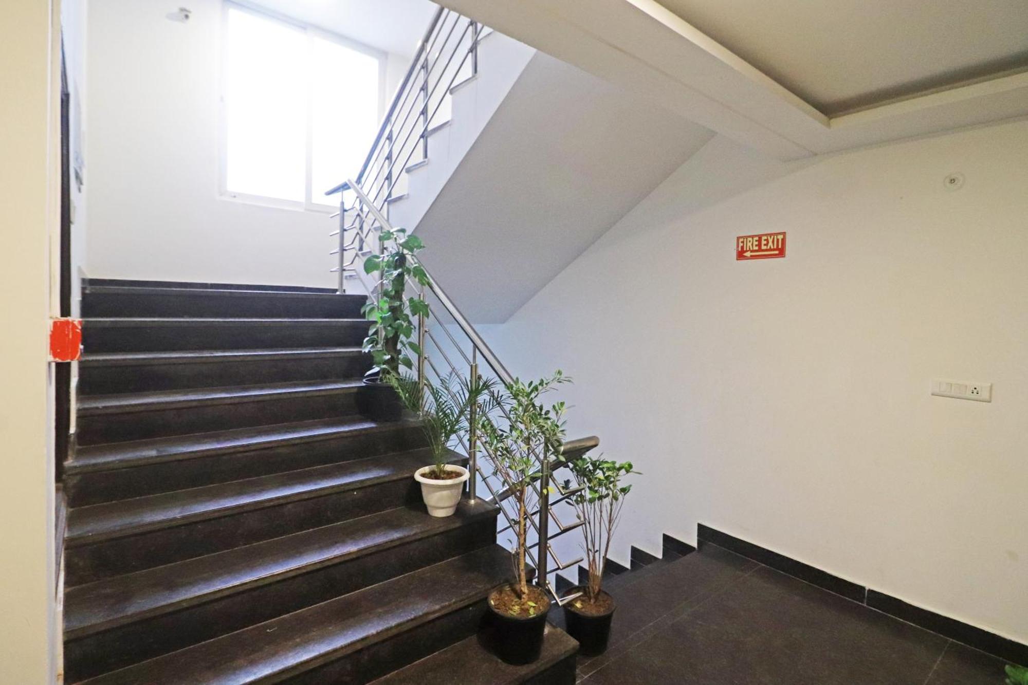 Hotel Mayda Prime Near Delhi Airport 뉴델리 외부 사진