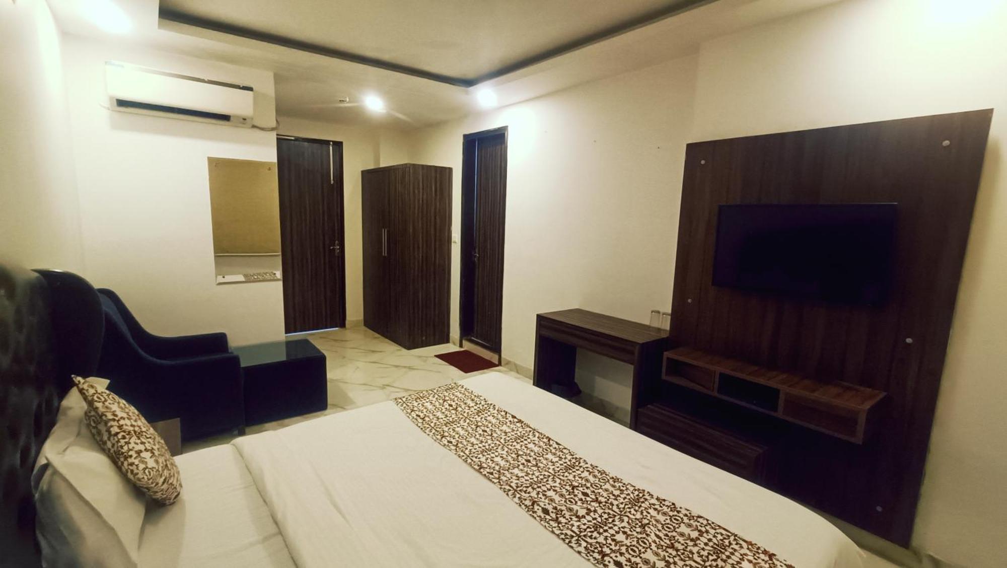 Hotel Mayda Prime Near Delhi Airport 뉴델리 외부 사진