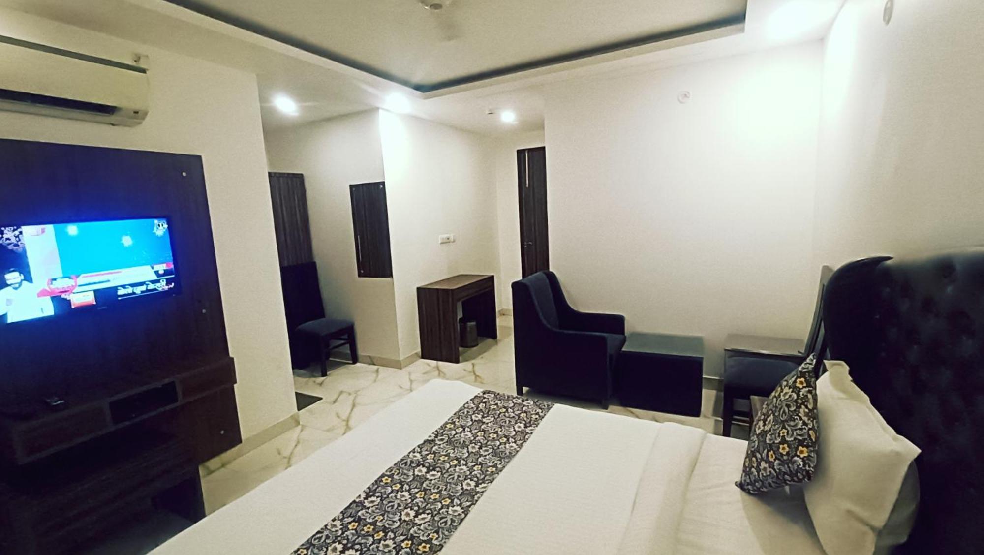 Hotel Mayda Prime Near Delhi Airport 뉴델리 외부 사진